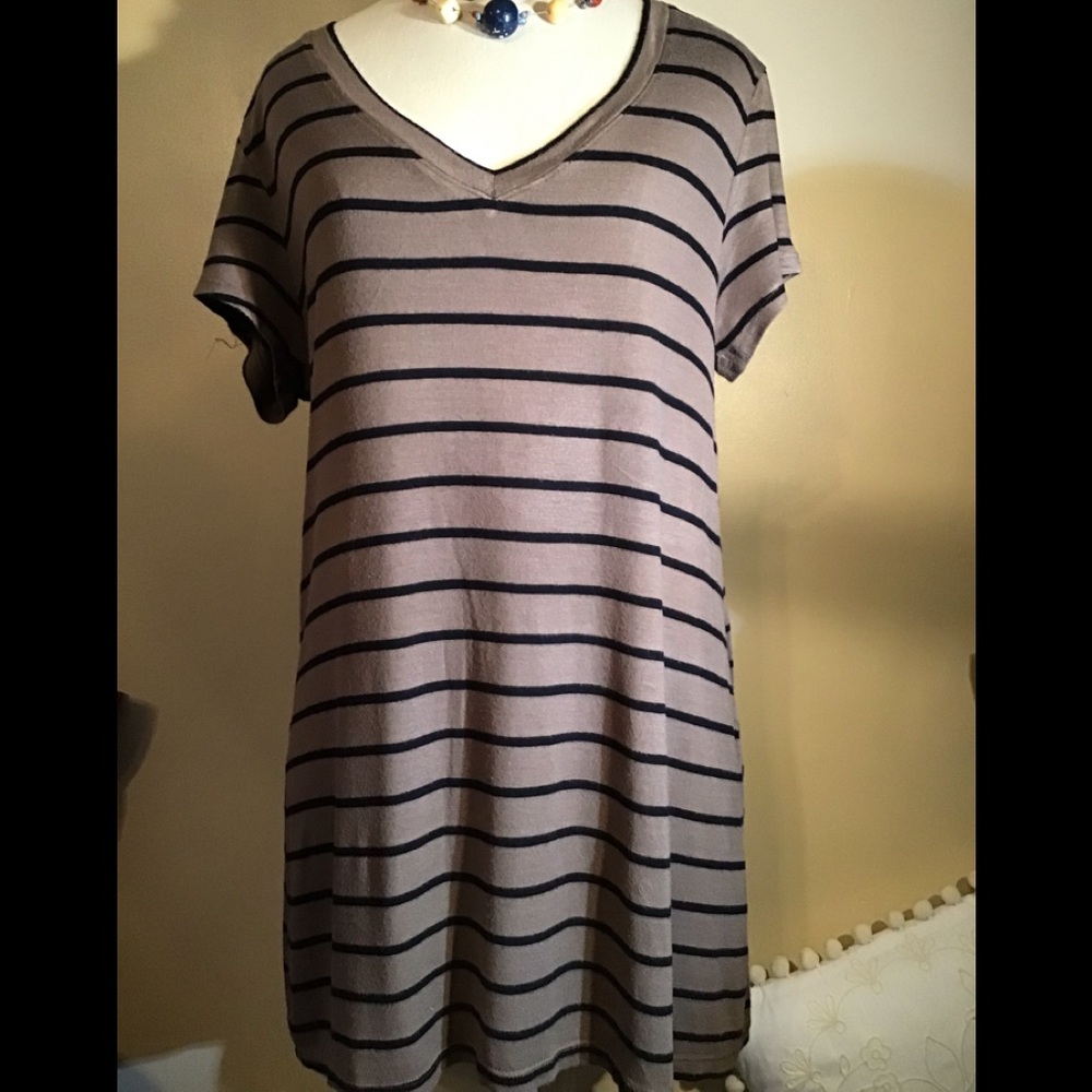 Women’s maternity size XL short sleeve T-shirt tunic
